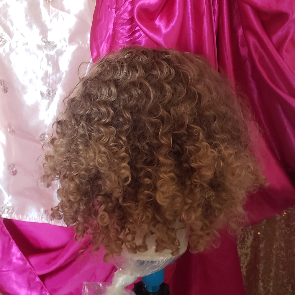 Wigs - Picture 6 of 6
